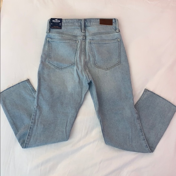 Hollister High-Rise Crop Slim Straight - Picture 2 of 3